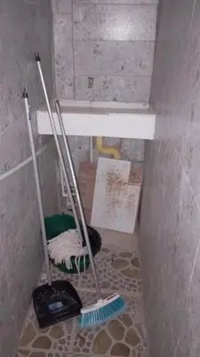 a broom and a mop in a corner of a room at Apartamento #4 in Puerto Colombia