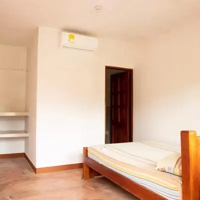 a bedroom with a bed in a room with a wall at Cabañas Capilla Del Mar in San Bernardo del Viento