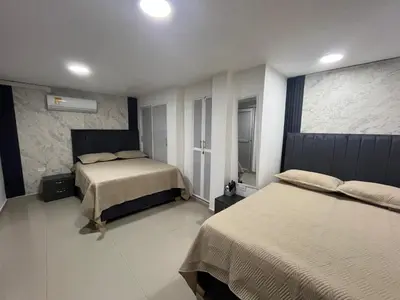 a bedroom with two beds and a window at Acogedor y Moderno Apartamento en Barranquilla in Barranquilla