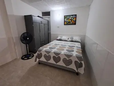 a small bedroom with a bed and a fan at Le Petit Apartamento Con Encanto En Cartagena in Cartagena de Indias