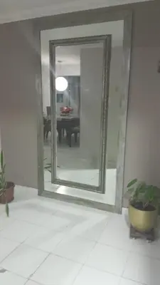 a mirror on a wall in a living room at Habitacion en el Norte cerca al Malecón in Barranquilla