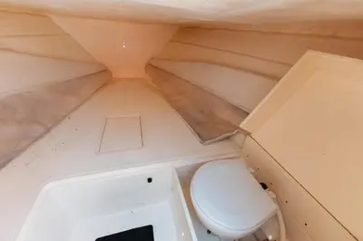 a small room with a toilet in a boat at Lancha Para 14 Personas - Cholon - Islas del Rosario - Cartagena in Cartagena de Indias