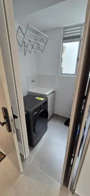 a bathroom with a black toilet and a sink at SERENA REST Conjunto Capriella Cartagena in Manzanillo del Mar