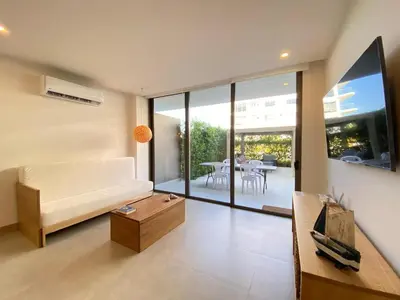 a living room with a couch and a table at Apartamento en Playa Manzanillo in Cartagena de Indias