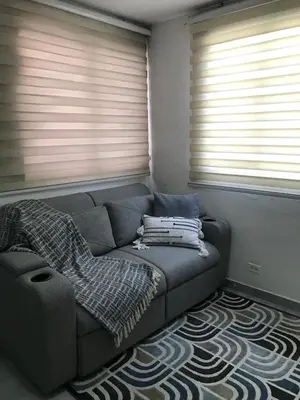 a living room with a couch and two windows at Apartamento Carnavalero calle 72, ubicación privilegiada eventos de carnaval zona norte in Barranquilla