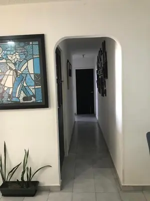a hallway with a stained glass window on a wall at Apartamento Carnavalero calle 72, ubicación privilegiada eventos de carnaval zona norte in Barranquilla