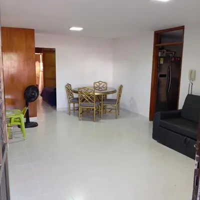 a living room with a table and chairs and a couch at Apartamento al norte de Barranquilla in Barranquilla