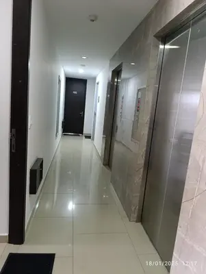 a hallway of a building with a elevator at MODERNO Y ACOGEDOR Apartamento A UNOS PASOS DEL CENTRO COMERCIAL BUENAVISTA in Barranquilla