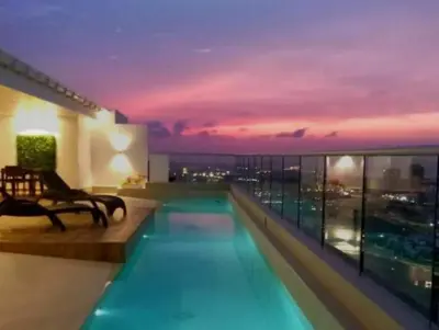 a view from the balcony of a building with a sunset at MODERNO Y ACOGEDOR Apartamento A UNOS PASOS DEL CENTRO COMERCIAL BUENAVISTA in Barranquilla