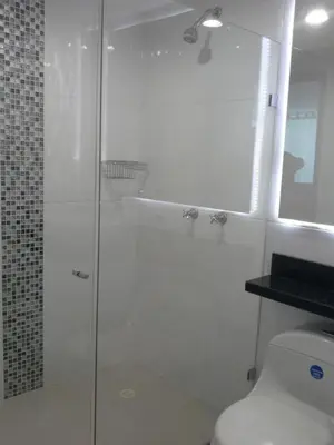 a bathroom with a glass shower with a toilet at Arriendos S.H. Nuevo Conquistador in Cartagena de Indias