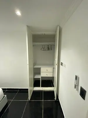 a room with a closet with white walls and black tiles at Apartamento en Bocagrande muy cerca al mar! Apto 401 in Cartagena de Indias