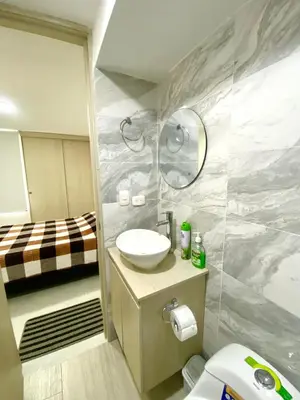 a bathroom with a sink and a toilet at Hermoso apartamento amoblado in Barranquilla