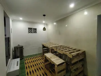 a room with wooden pallets in the corner of a room at Casa yamulemao in Cartagena de Indias