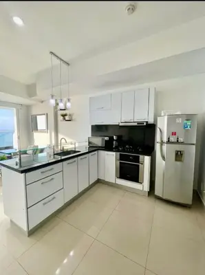 a kitchen with white cabinets and stainless steel appliances at 1PE-AL Apartamento de 1 alcoba frente al mar con Aire acondicionado, Piscina y Wifi in Cartagena de Indias
