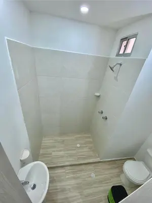 a white bathroom with a toilet and a sink at Apartamento nuevo a 300 mts malecón del rio in Barranquilla