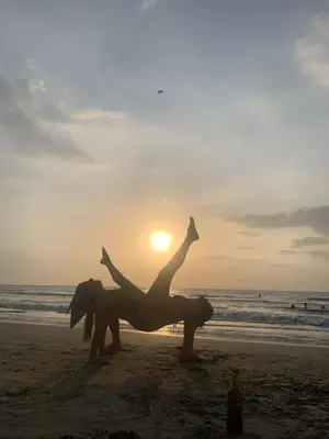 a statue of a woman doing a handstand on the beach at Refugio playero - A pasos del Mar in La Siriaca