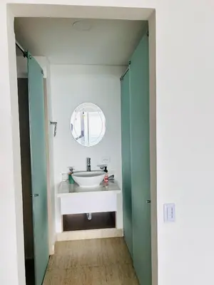 a bathroom with a sink and a mirror at Hermosa APARTASUITE EN CARTAGENA!! in Cartagena de Indias