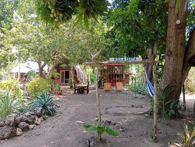 a garden with a sign that says palm beach at Hospedaje VILLA CRETA in Isla Fuerte