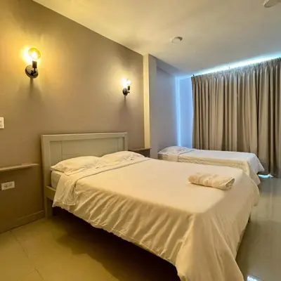 a hotel room with two beds and a window at Casa Rio in Mangue