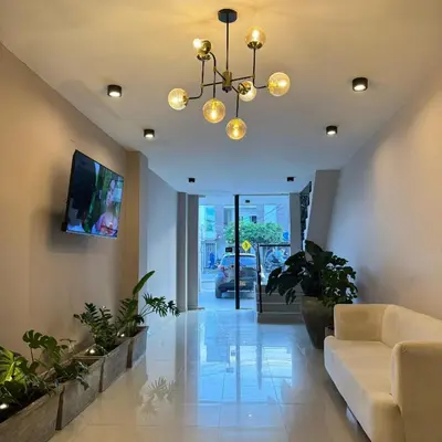 a living room with a couch and a chandelier at Casa Rio in Mangue
