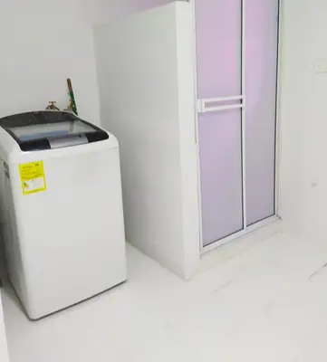a white refrigerator and a window in a room at Apto Centro Historico Quero in Cartagena de Indias