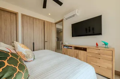 a bedroom with a bed and a flat screen tv at Lujoso con acceso directo a la Playa in Cartagena de Indias