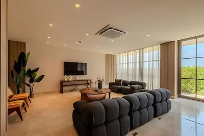 a living room with two couches and a tv at Lujoso con acceso directo a la Playa in Cartagena de Indias