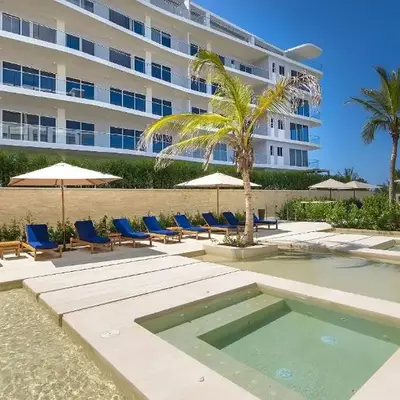 Condominio frente al mar con acceso directo a la playa Morros IO