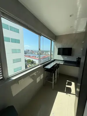 an empty room with a desk and a large window at Apto moderno frente CC Buenavista, lujo y vistas in Barranquilla