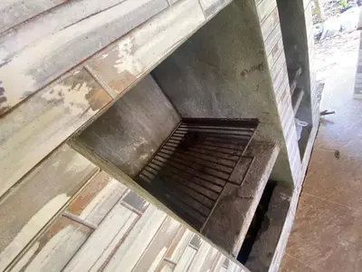 an opening in the floor of a wooden door at Casa Finca la Parcela in San Onofre