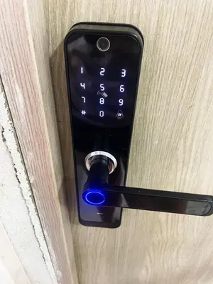 a remote control sticking out of a door handle at PISO 19 Mirador Oasis Costero in Cartagena de Indias