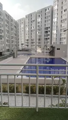 a blue bench in front of some apartment buildings at Moderno Apartamento en Barranquilla, Miramar in Barranquilla