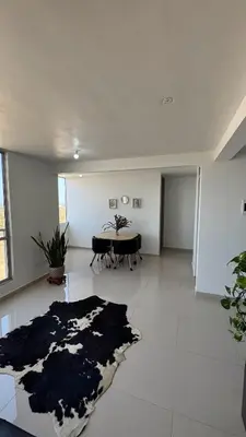 a living room with a table and a rug on the floor at Apartamento con Vista espectacular en Barranquilla in Barranquilla