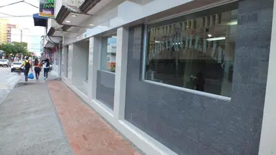 a building with windows on the side of a street at Hotel Barranquilla Inn in Barranquilla