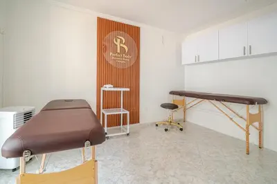 a hospital room with a bed and a table at Luxury House Perfect Location in Cartagena de Indias