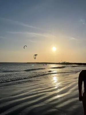 a group of people flying kites on the beach at Apartamento a 1 minuto de la playa in Cartagena de Indias
