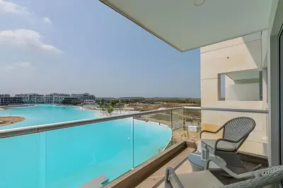 a balcony with a view of a swimming pool at Mágico Oasis en Baia Kristal Vista a la Laguna 2BR in Los Arrayanes