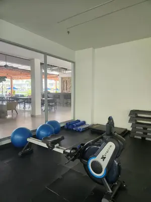 a gym with dumbbells and weights in a room at Con jacuzzi privado, laguna y Paddle board in Cartagena de Indias