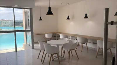 a dining room with a table and chairs and the ocean at Con jacuzzi privado, laguna y Paddle board in Cartagena de Indias