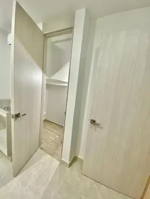 an empty room with a door and a closet at Casa balcones del rio in Barranquilla