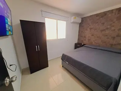 a bedroom with a bed and a window at Apartaestudio completo cerca Barranquilla in Galapa