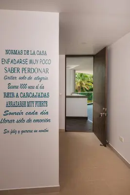 a hallway with a wall with writing on it at Magico Apartamento Frente al Mar 3 Habitaciones MSC22 in Coveñas