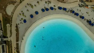 an overhead view of a large pool of water at Baia Kristal in Cartagena de Indias
