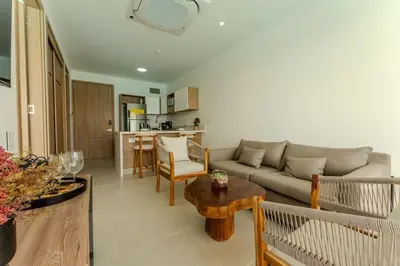 a living room with a couch and a table at Baia Kristal in Cartagena de Indias
