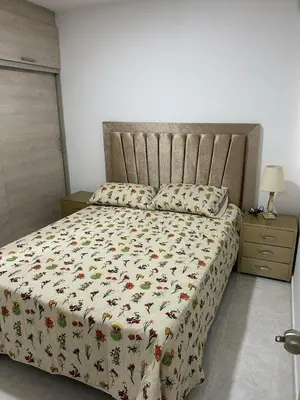 a bedroom with a bed with a floral bedspread at Apartamento en Cartagena in Cartagena de Indias