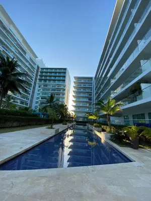 a pool in the middle of a building with palm trees at Elegante Apartamento en Cartagena con salida al Mar, Morros Epic in Cartagena de Indias