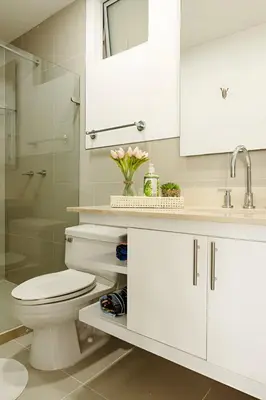 a white bathroom with a toilet and a sink at Elegante Apartamento en Cartagena con salida al Mar, Morros Epic in Cartagena de Indias
