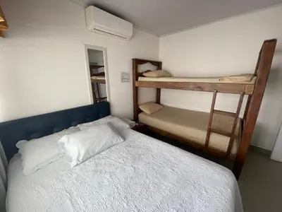 a bedroom with two bunk beds and a bed at Vista Hermosa Portofino in Cartagena de Indias