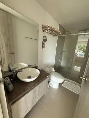 a bathroom with a sink and a toilet and a shower at Hermoso apartamento moderno con vista al mar in Cartagena de Indias