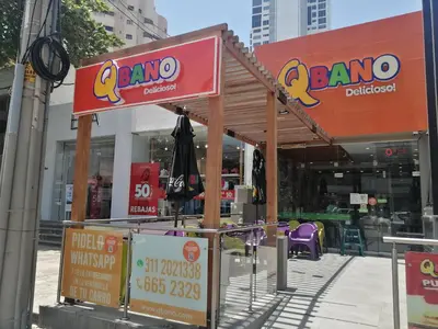 a store front with a sign for a banana restaurant at PISO 12 Cerca a la playa, Piscina, Wifi, AC in Cartagena de Indias